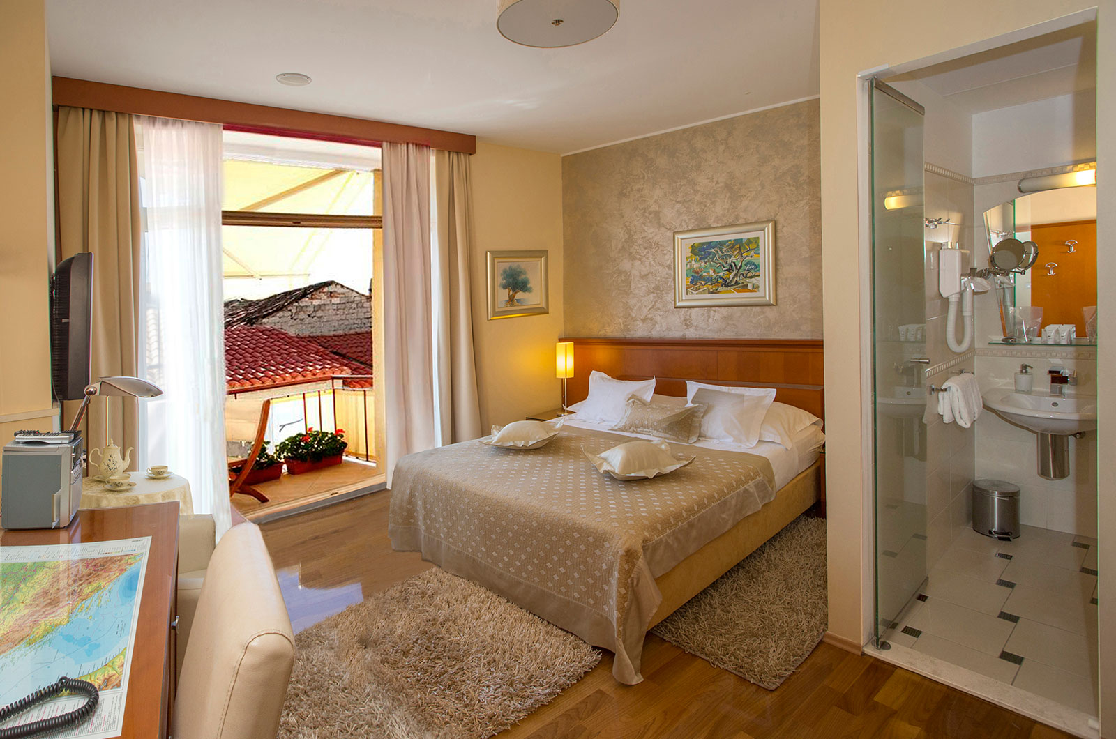 Superior Double Room with Balcony — Royal Suites Split