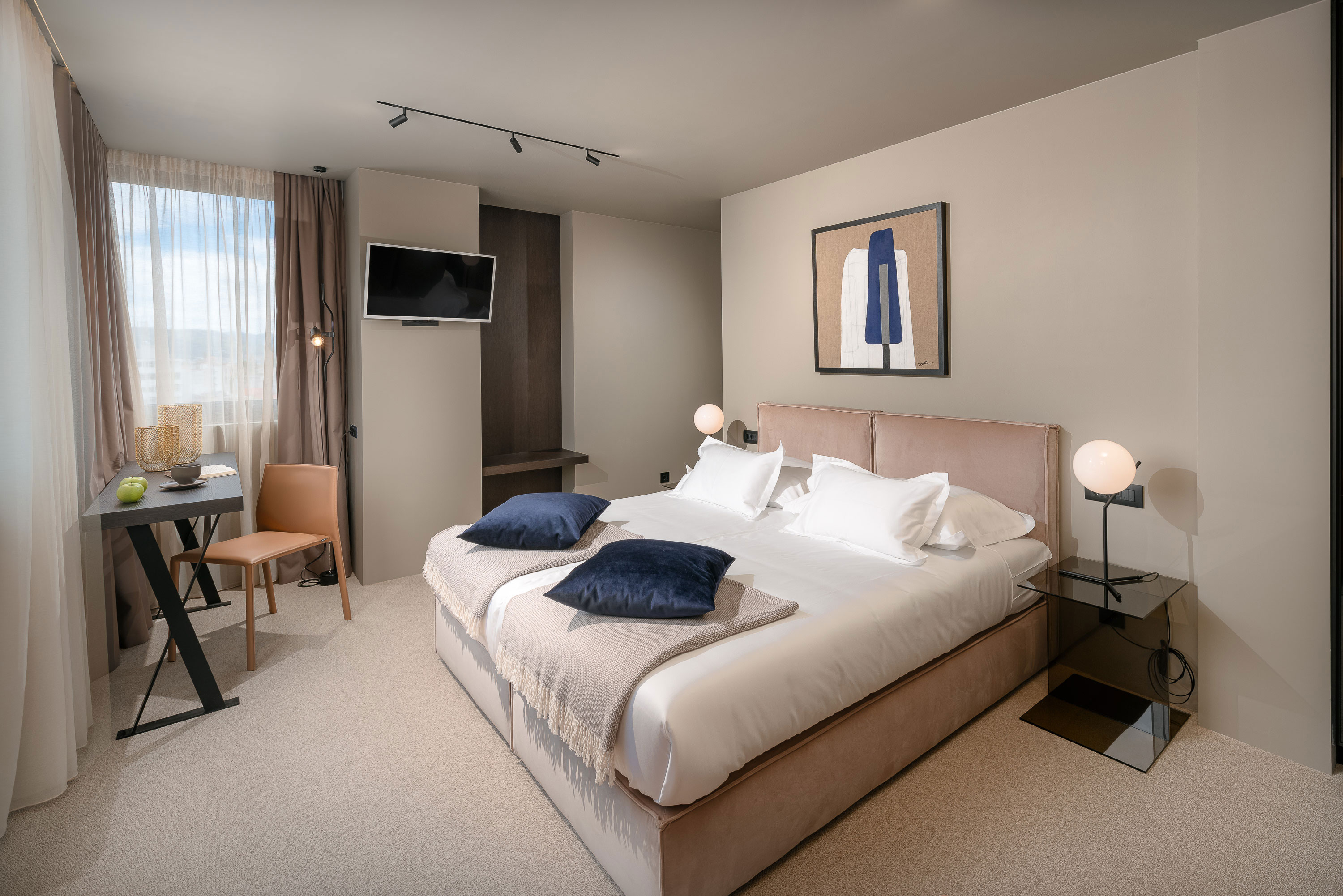 Double Room with City View — Royal Suites Sky Split