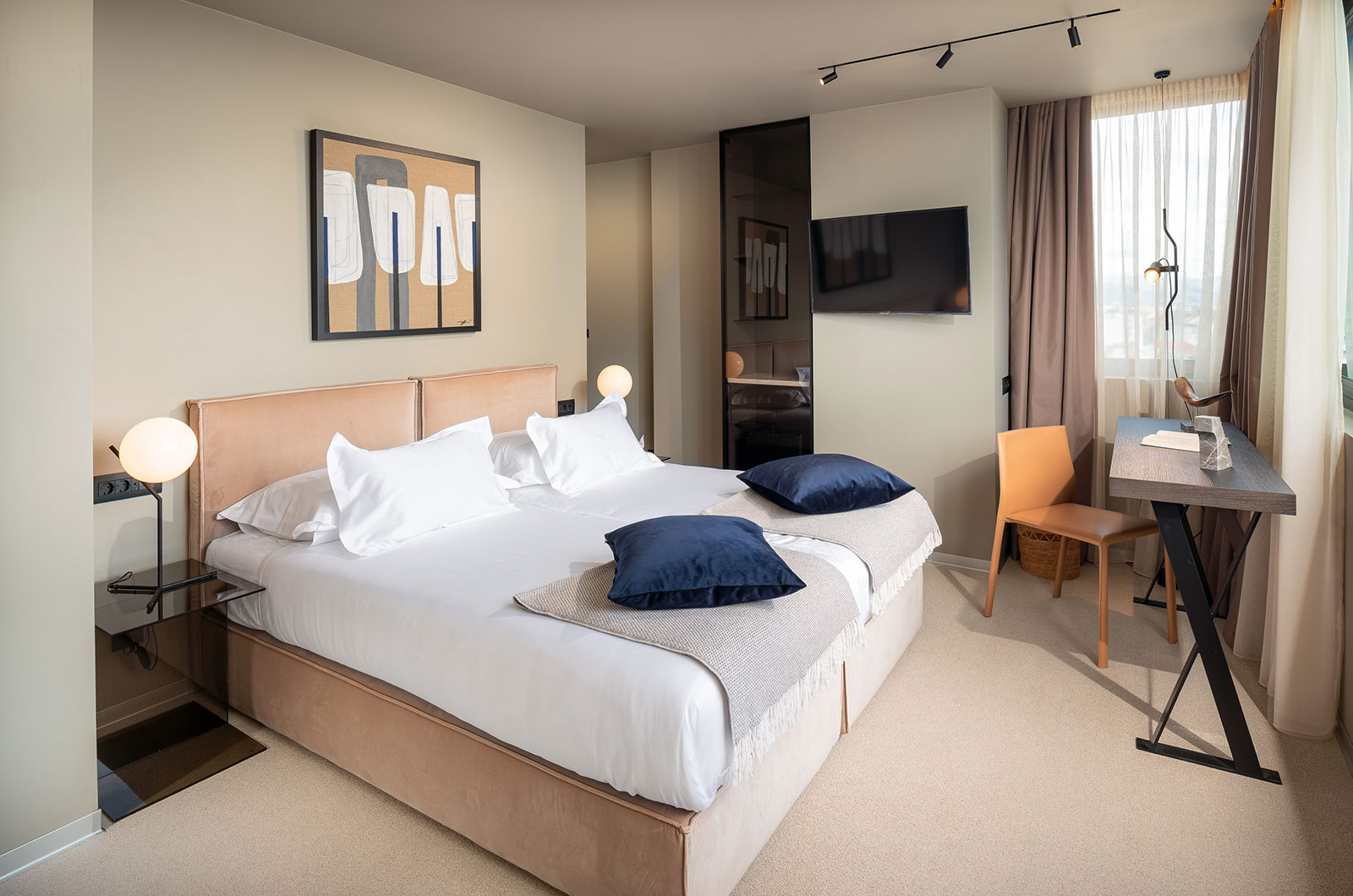Sea-view suite with floor-to-ceiling windows